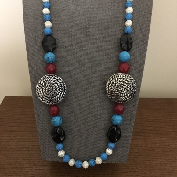 3/$25 ** Blue white n silver chunky beads necklace - Picture 2 of 2